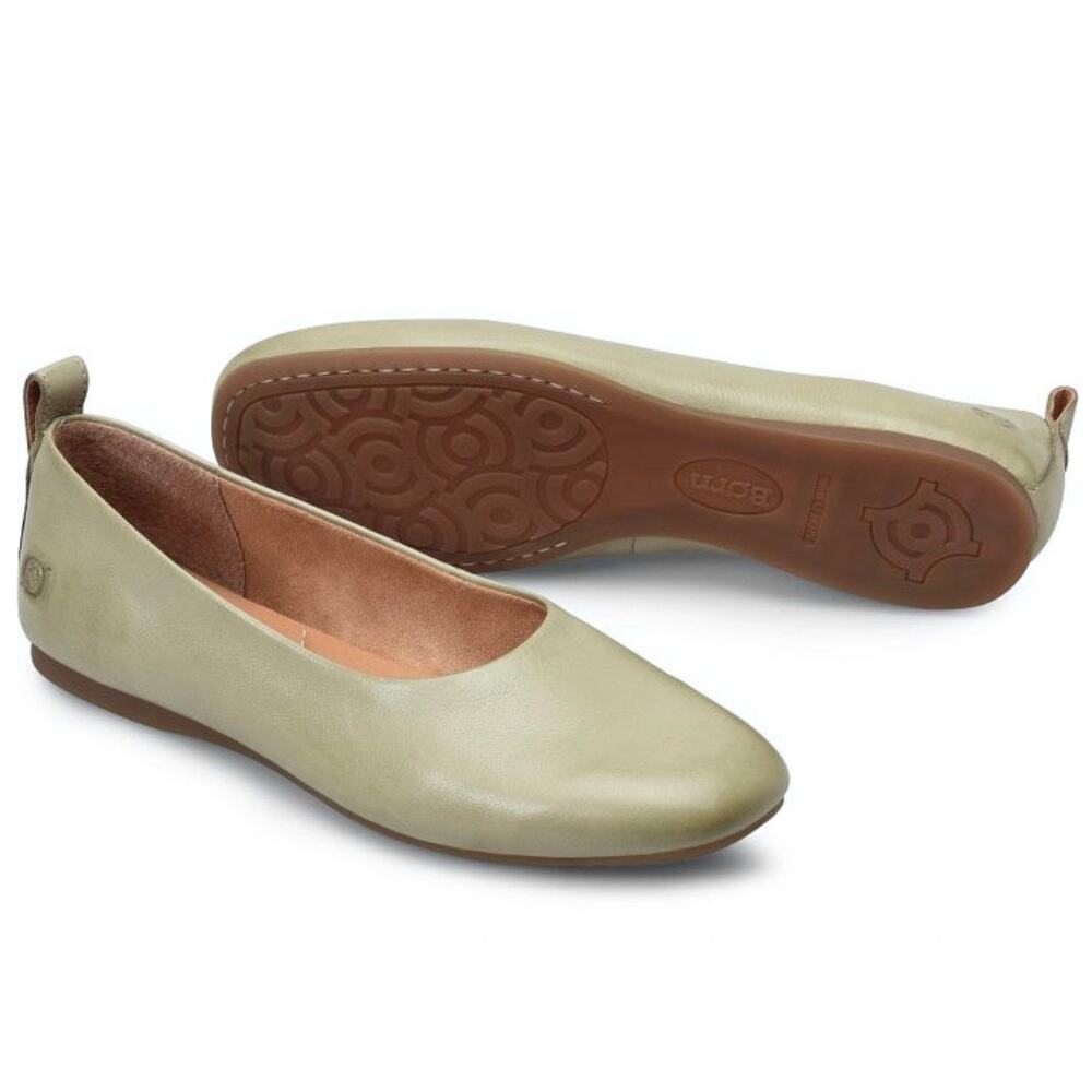 NIB Born Beca 8M Leather Ballet Flats Light Green